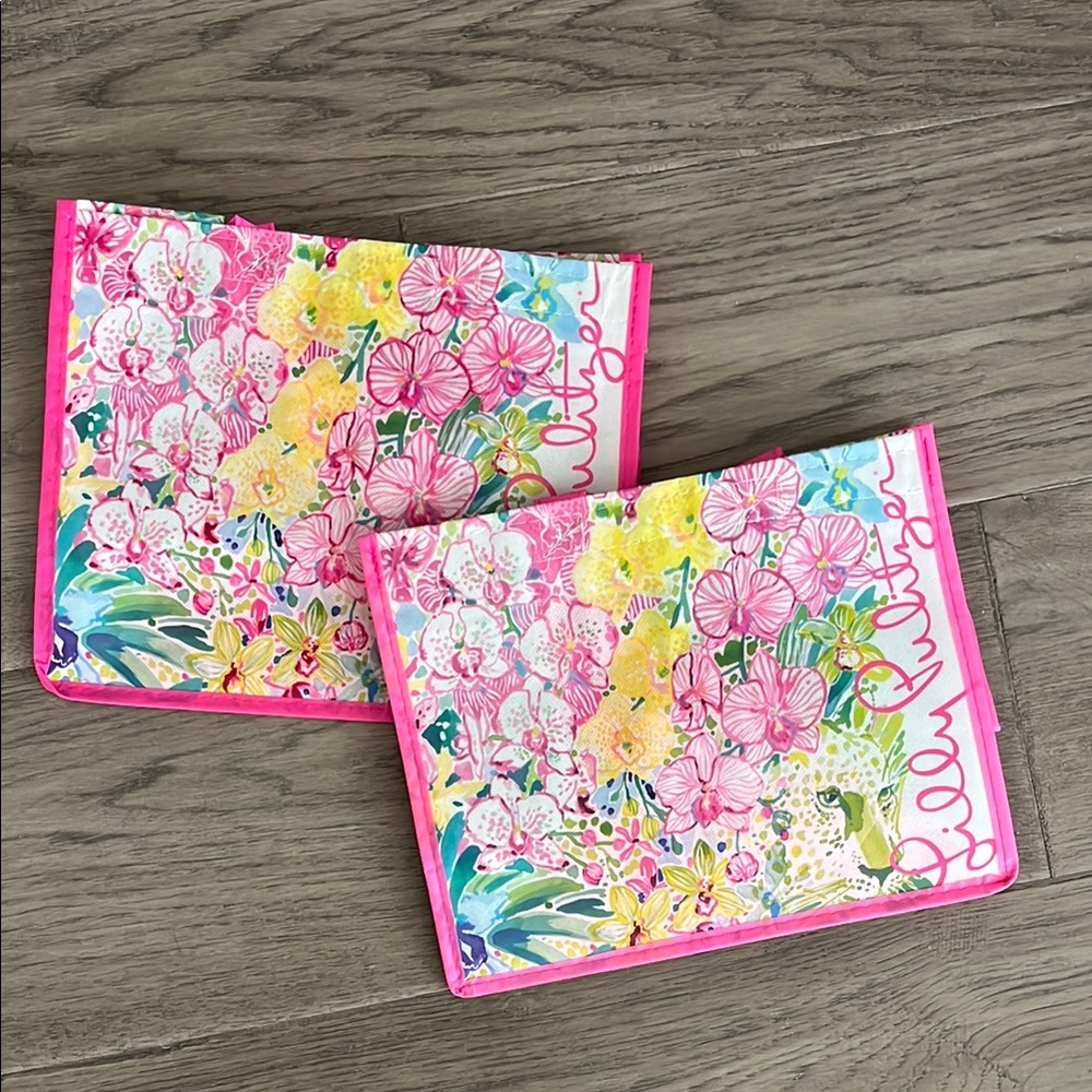 Crisp and New Lilly Shoppers!